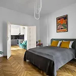 Appartamento Near River - 58m2, Metro, Balcony Varsavia